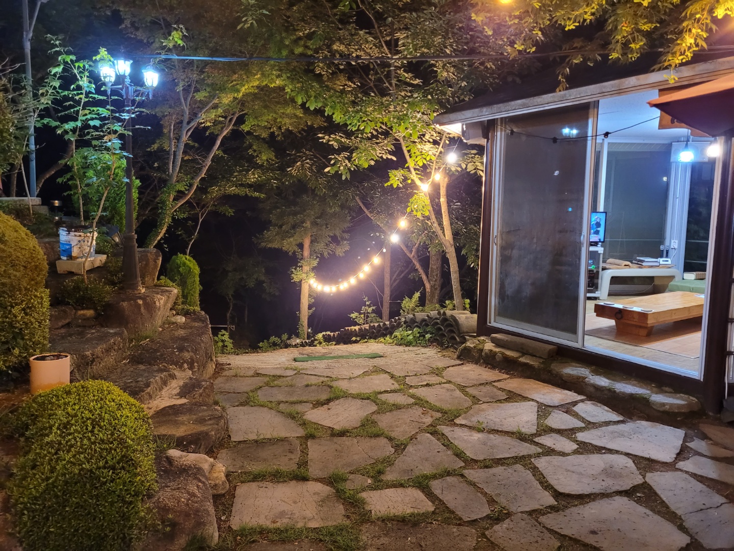 편백하우스 계곡과 평상 17